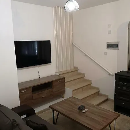 Aprosmeno Jacuzzi House 1