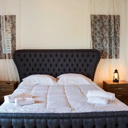 Aprosmeno Jacuzzi House 1 וילה