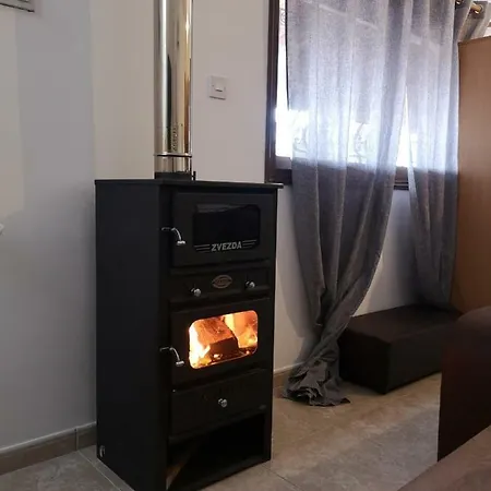 Aprosmeno Jacuzzi House 1 וילה *