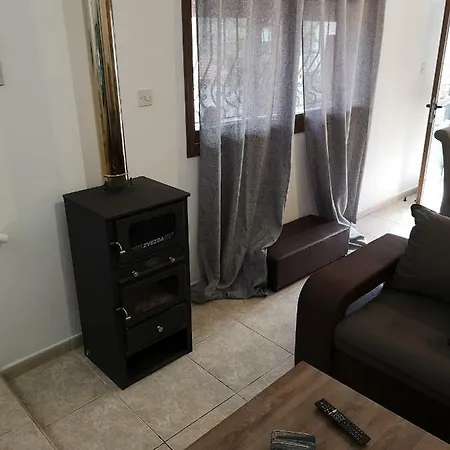 Aprosmeno Jacuzzi House 1