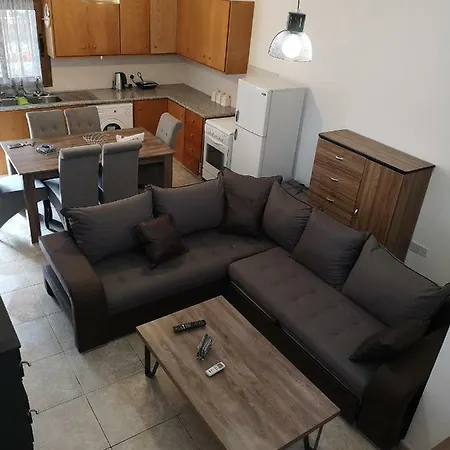 Aprosmeno Jacuzzi House 1 אגרוס