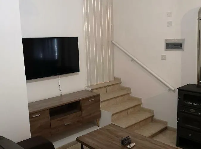 Aprosmeno Jacuzzi House 1