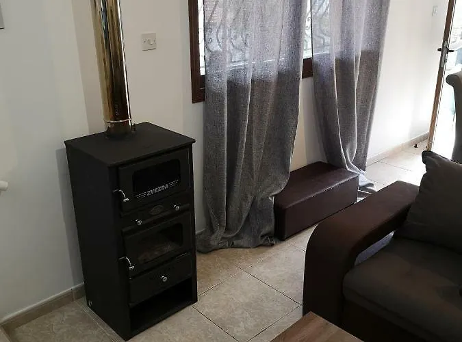 Aprosmeno Jacuzzi House 1